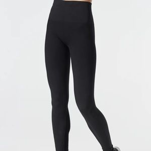 Blanqi Hipster Contour Leggings